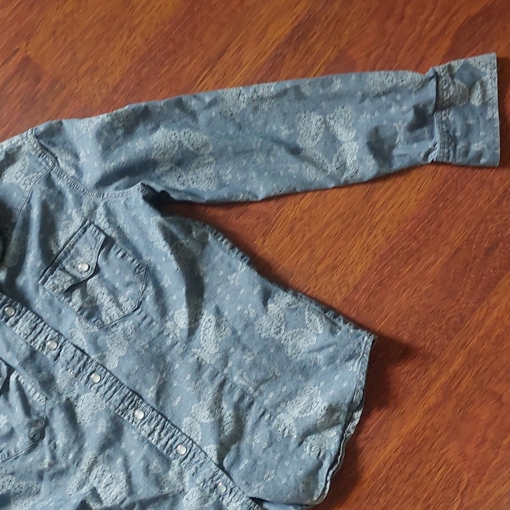 Levi's button down - Picture 6 of 7
